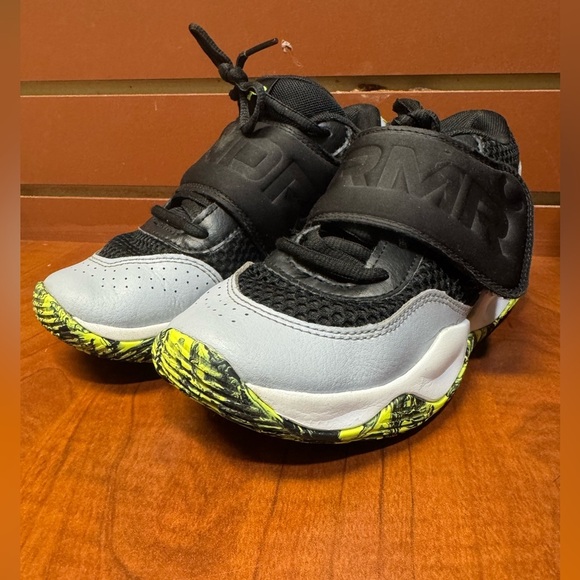 Under Armour Black and Gray Sneakers with Velcro Strap - Picture 1 of 12